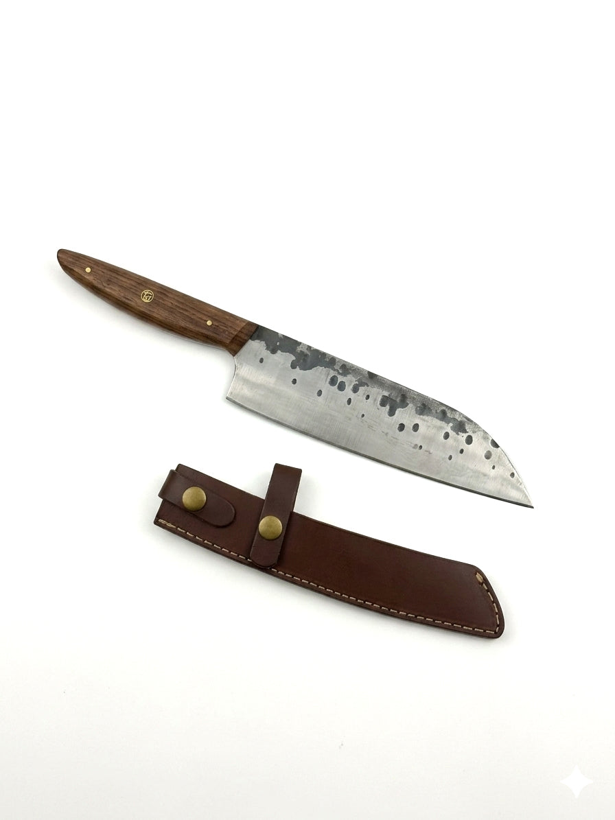 Handgeschmiedetes Santoku – Carbon Stahl C100 | Nussholz & Ahorn